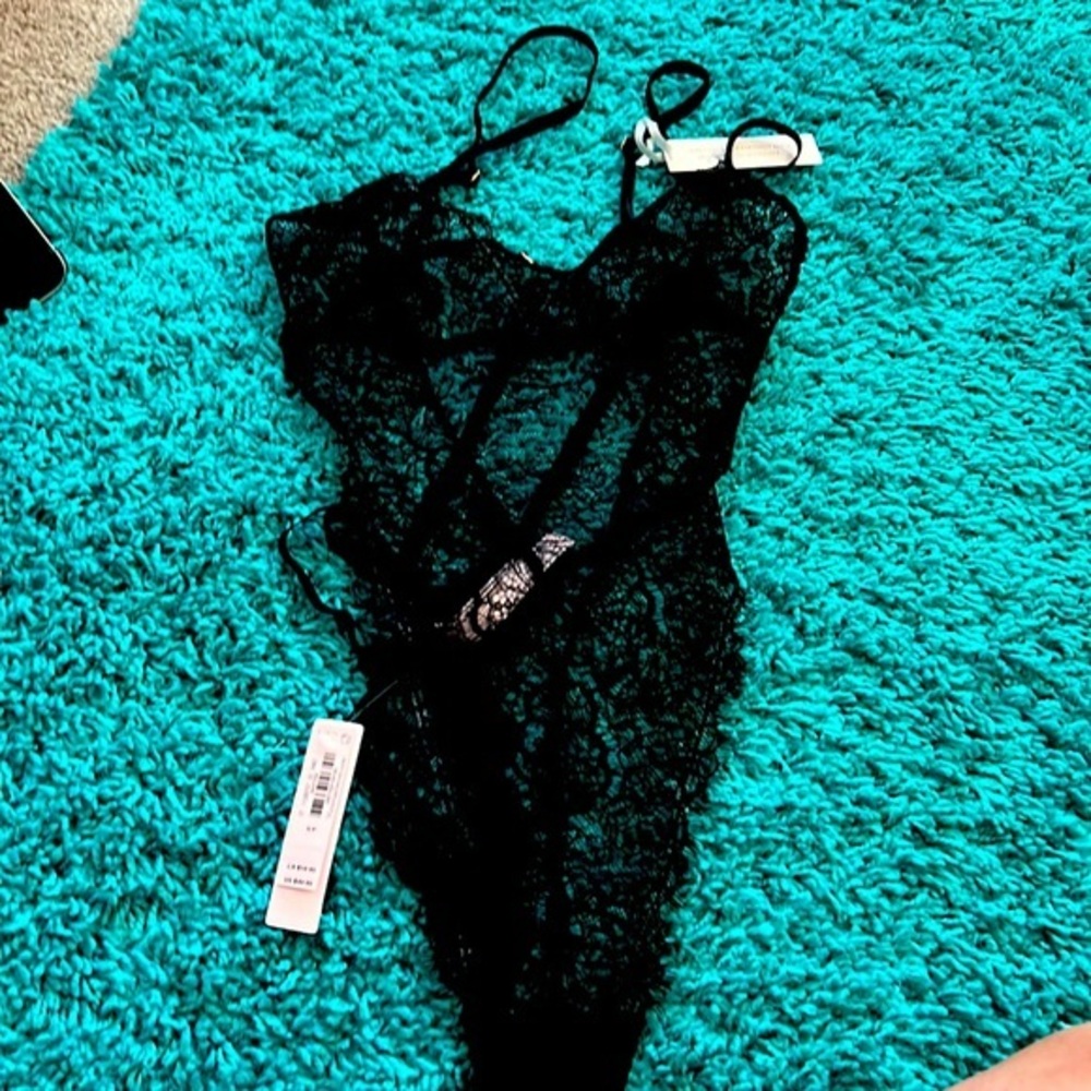 Victoria’s Secret lingerie small petite New black lace
